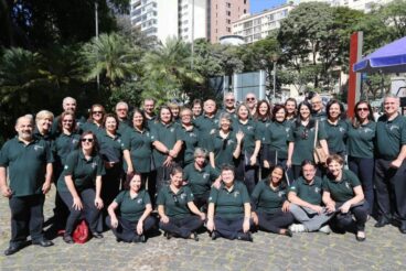 Instituto Unimed BH - Flashmob do Coral Unimed BH em conjunto com o grupo de Percussão  Batuque Salubre - Feira de Artesanato da Afonso Pena - Belo Horizonte,  MG. 25/06/2017. © Copyright Élcio Paraíso/Bendita – Conteúdo & Imagem | Todos os direitos reservados | All rights reserved